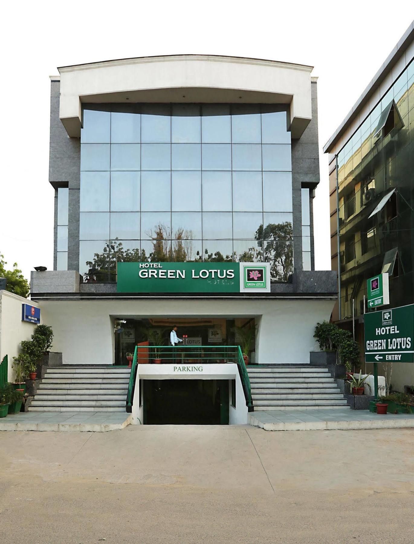 Grand Lotus Kapashera Új-Delhi Kültér fotó